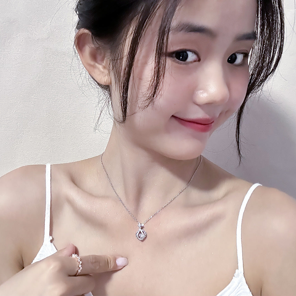 Women's Light Luxury Accessories High-grade Pendant Niche Design Clavicle Necklaces