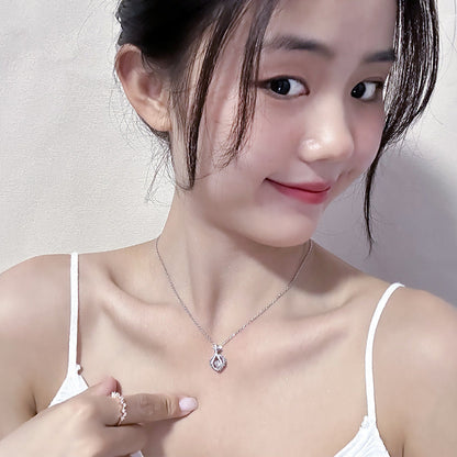 Women's Light Luxury Accessories High-grade Pendant Niche Design Clavicle Necklaces