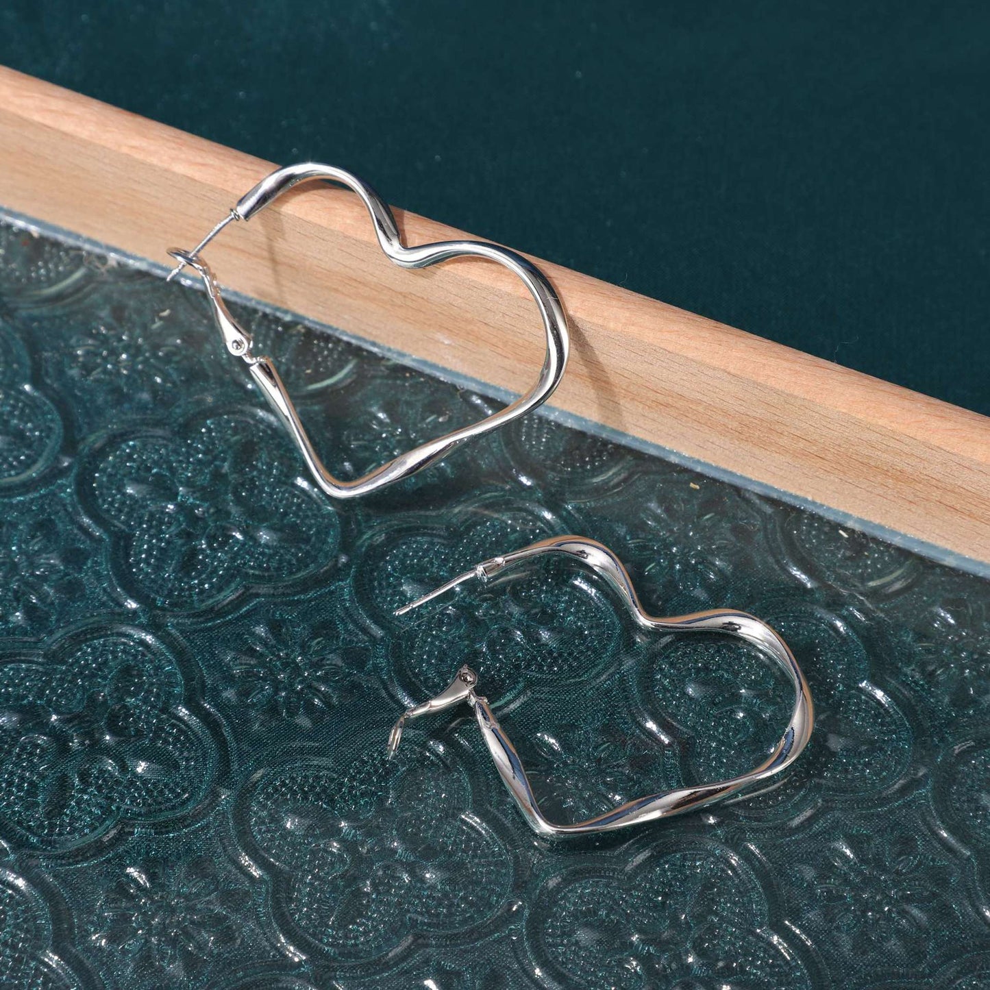 Twisted Love Heart Design Sense Simple Earrings