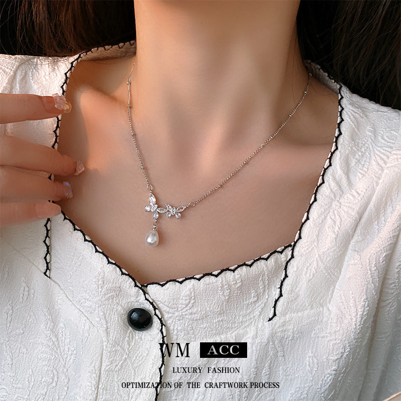 Fashion Sparkling Diamond Green Pendant Dignified Sense Necklaces