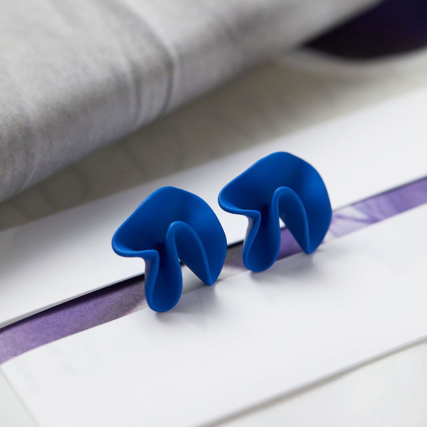 Past Niche Royal Ear Design Versatile Earrings