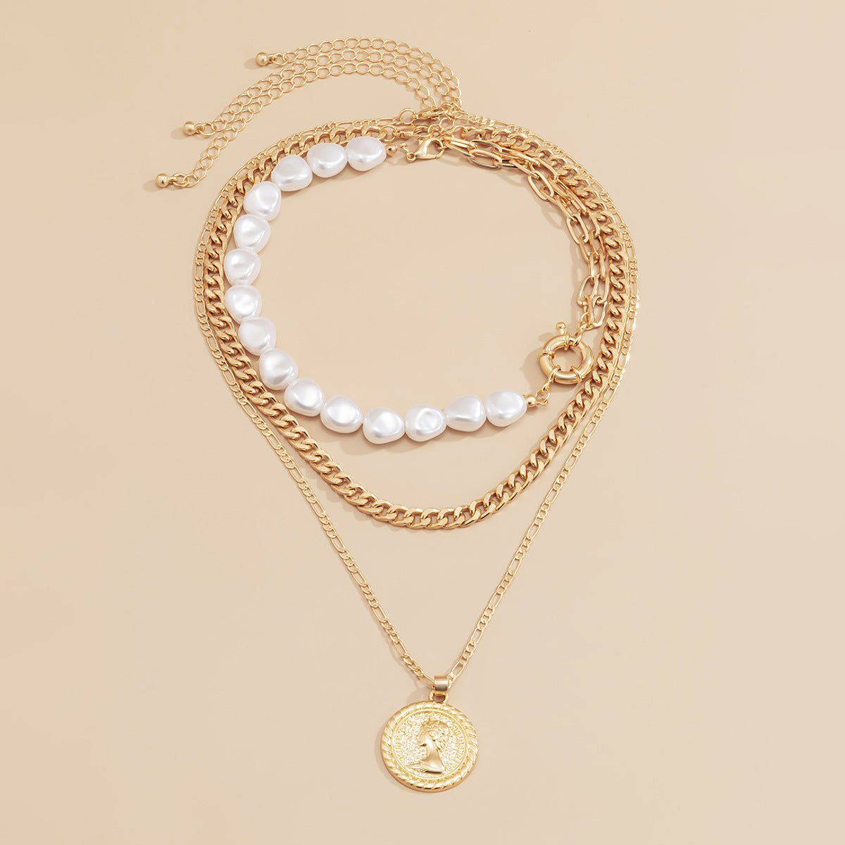 Women's Shaped Imitation Pearl Retro Simple Portrait Necklaces