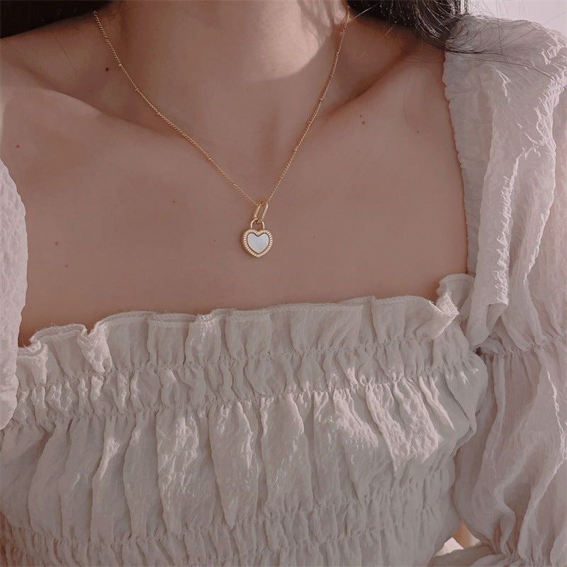 Women's Simple Gold-plated Black Heart Pendant For Niche Necklaces