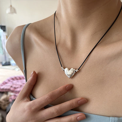 Women's Metal Heart Design Sense Niche Retro Necklaces