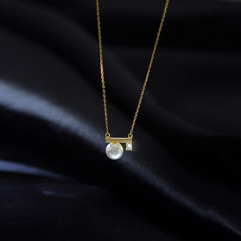 Women's Design Balance Beam Pearl Summer Collarbone Light Luxury Titanium Necklaces