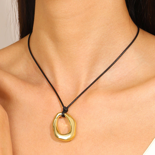Women's Heart-shaped Hollow Pendant For Simple Geometric Ellipse Necklaces
