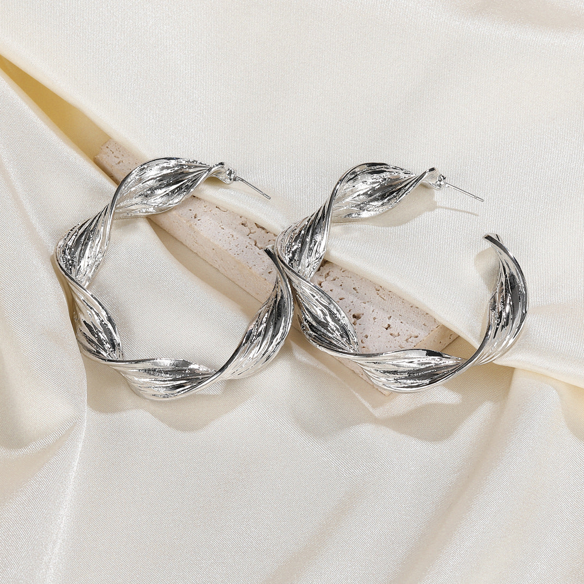 Women's Summer Metal Alloy Exaggerated Shaped Retro Earrings