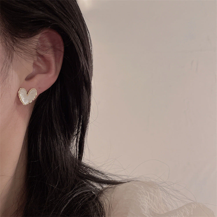 Design High Sense White Shell Love Earrings