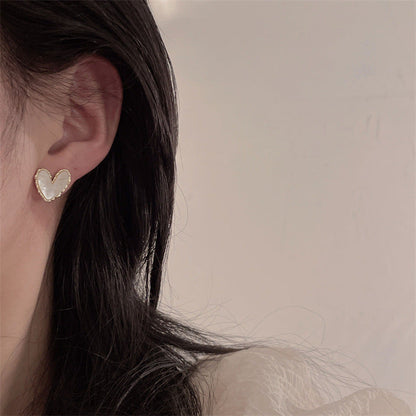 Design High Sense White Shell Love Earrings