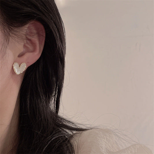 Design High Sense White Shell Love Earrings