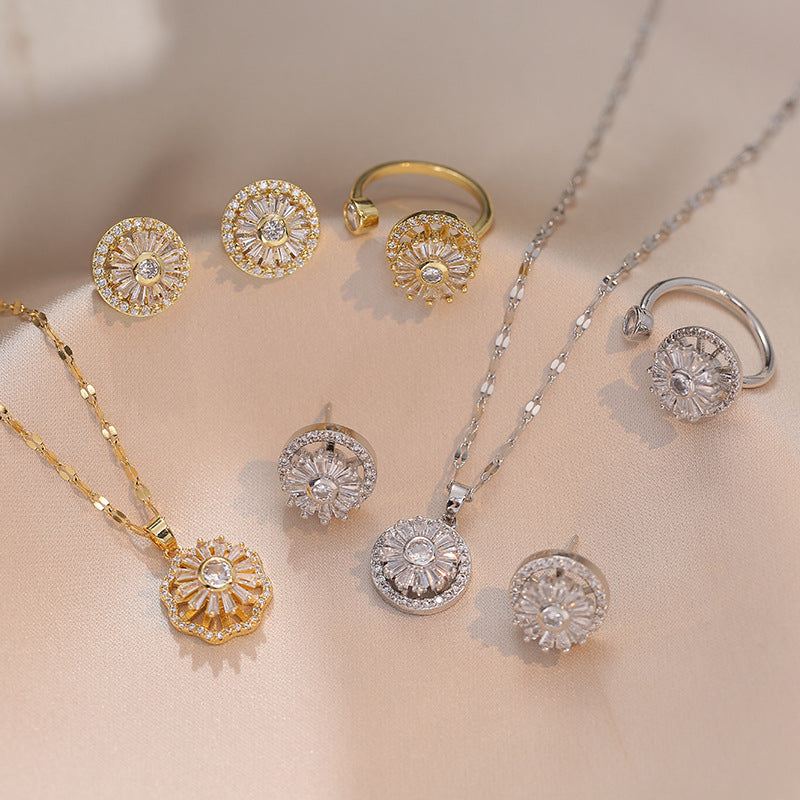 Women's Good Luck Comes Temperament Wild High-grade Necklaces