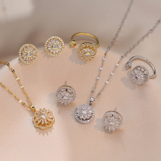 Women's Good Luck Comes Temperament Wild High-grade Necklaces