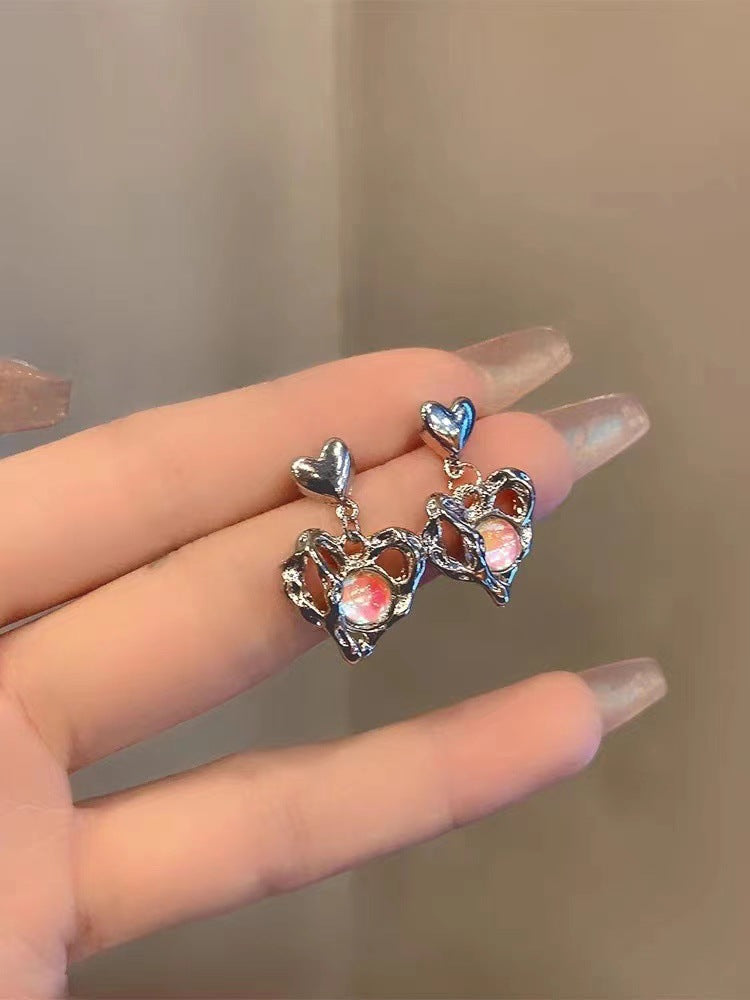 Women's Light Luxury Personality Sweet Cool Style Love Heart Earrings