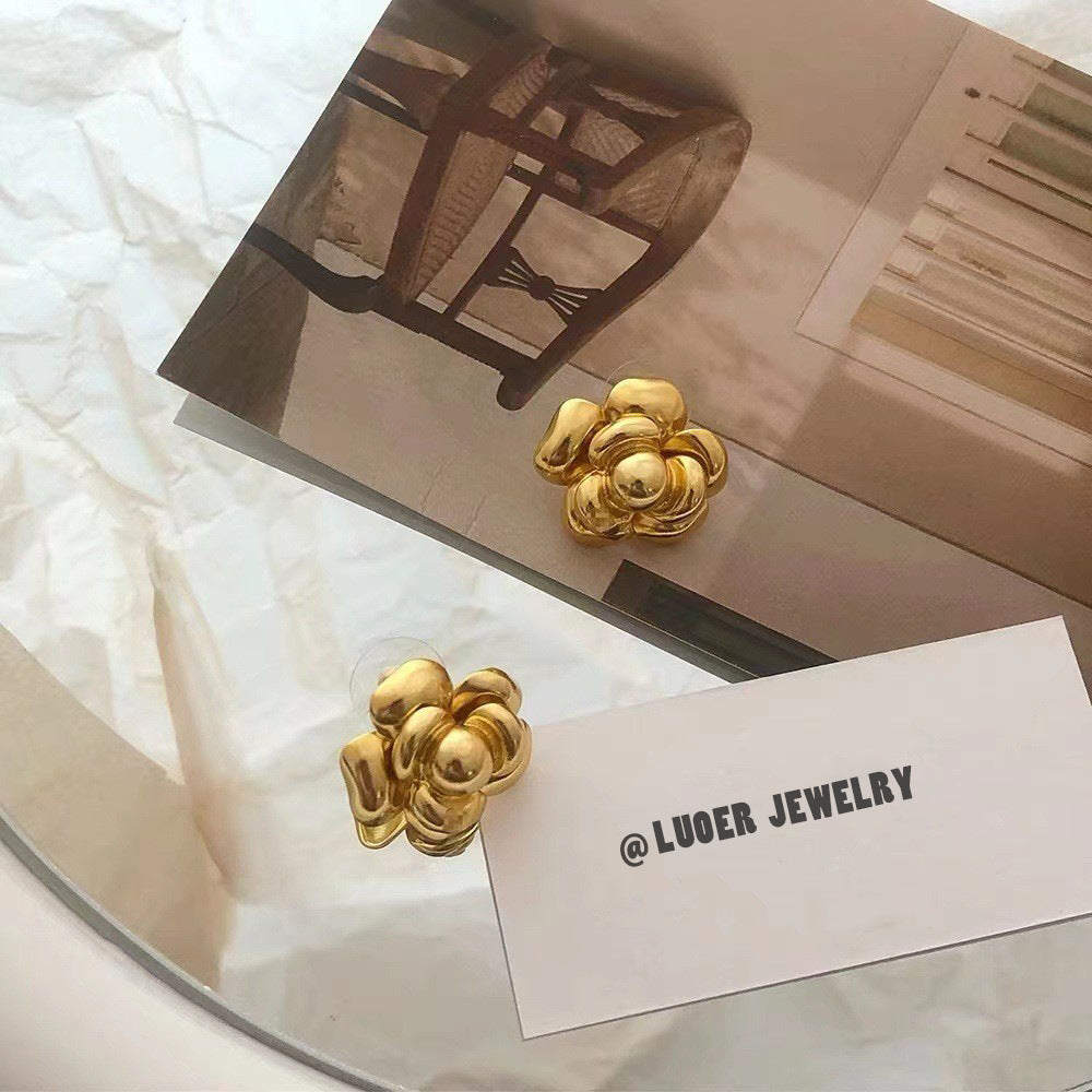 Retro Classic Camellia High-grade Three-dimensional Flower Earrings