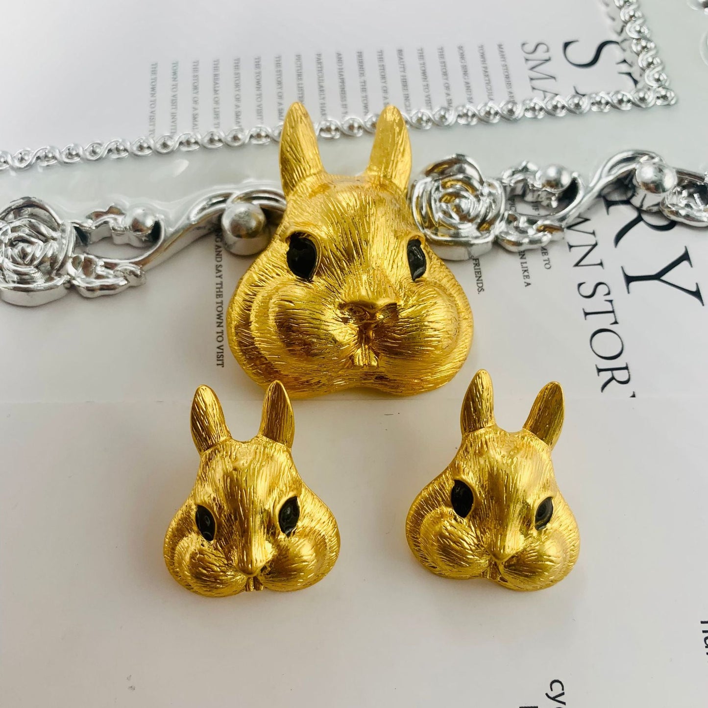 Retro Sier Needle Three-dimensional Rabbit Original Life Earrings