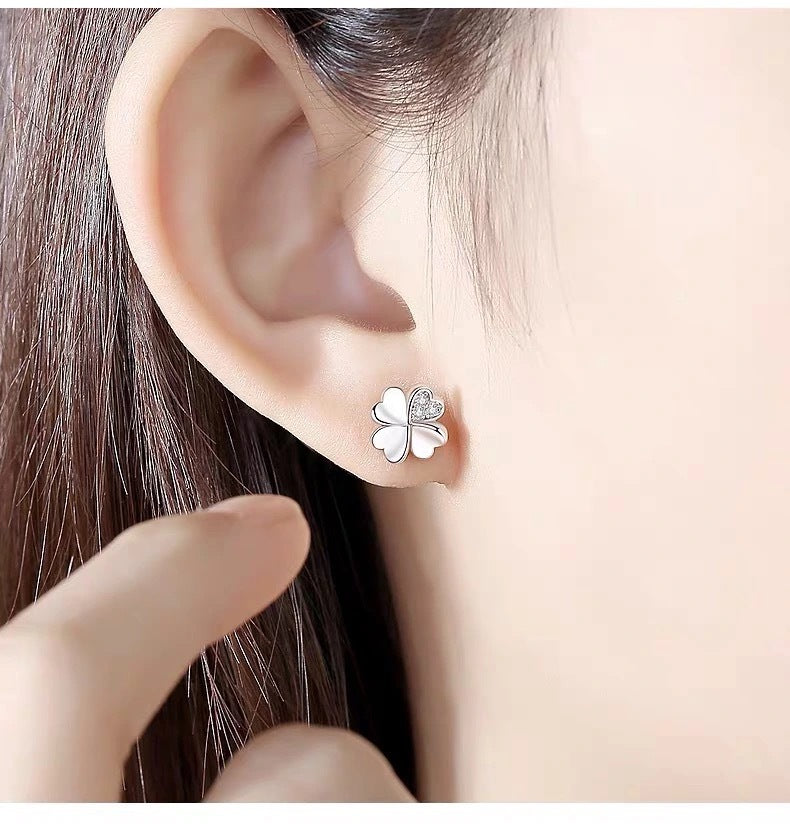 Women's Clover For Compact Mini Simple Niche Earrings
