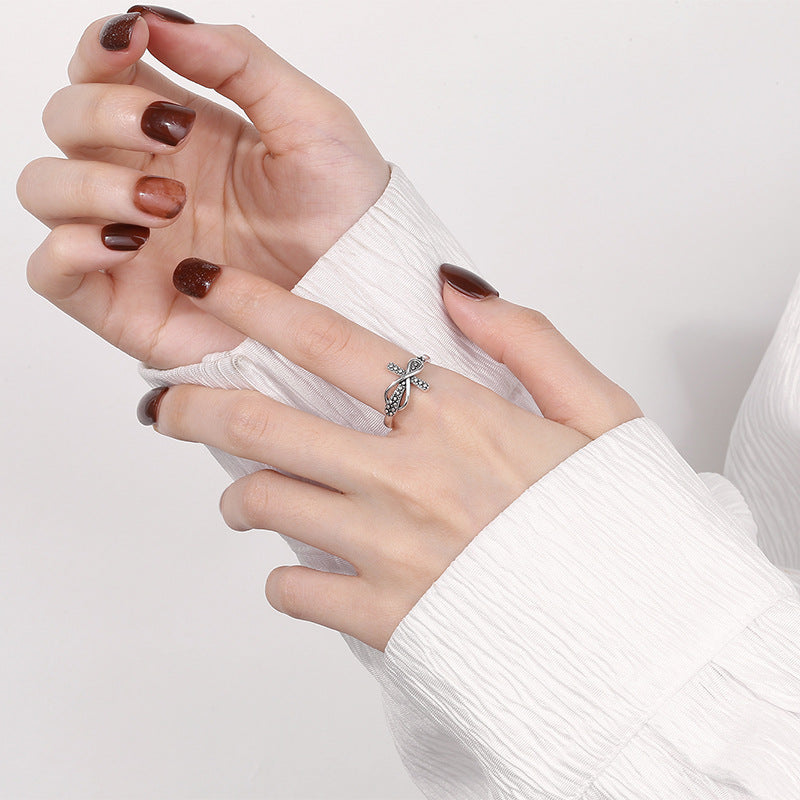 Sier Vintage Distressed Pattern Cross Creative Rings