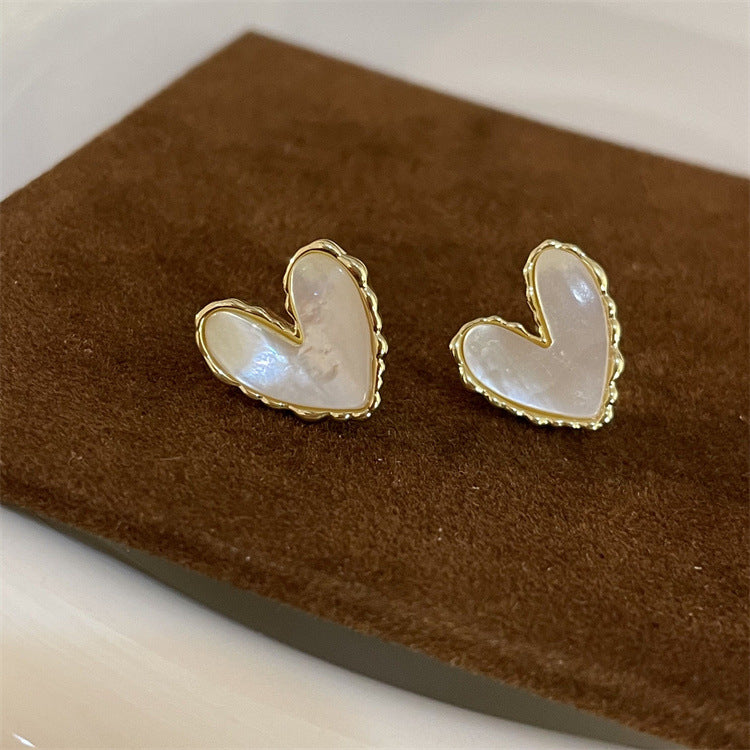 Design High Sense White Shell Love Earrings