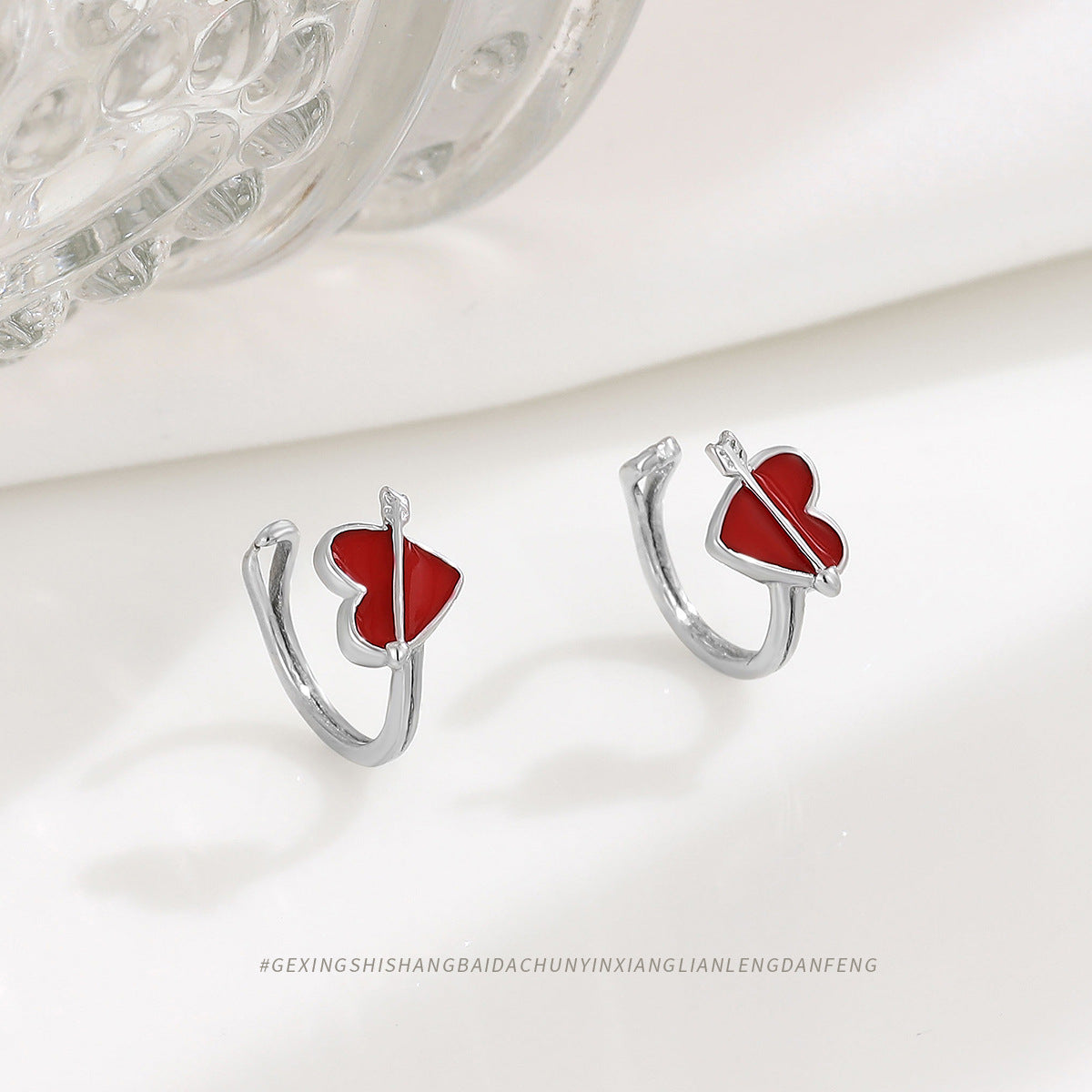 Women's Red Heart-shaped Earless Temperamental Minority Ornament Earrings