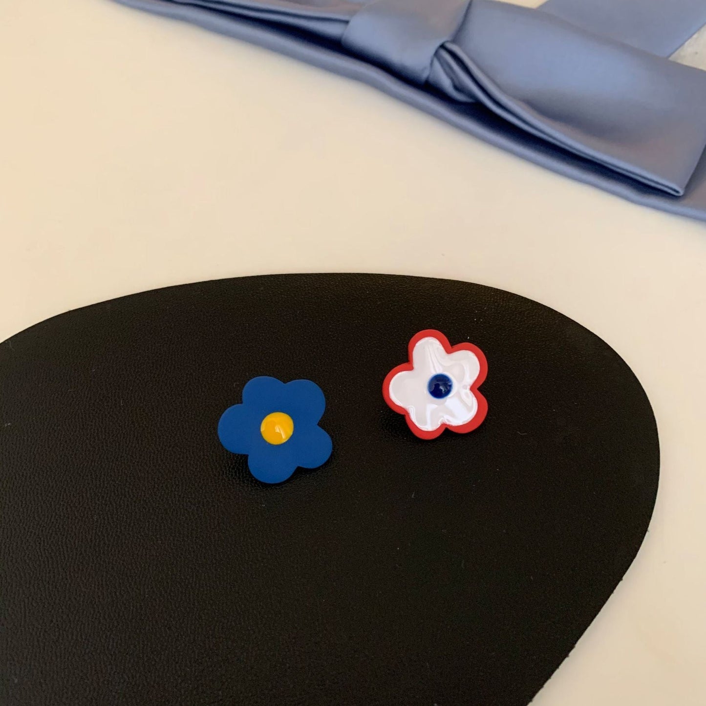 Needle Mori Style Contrast Color Flower Earrings