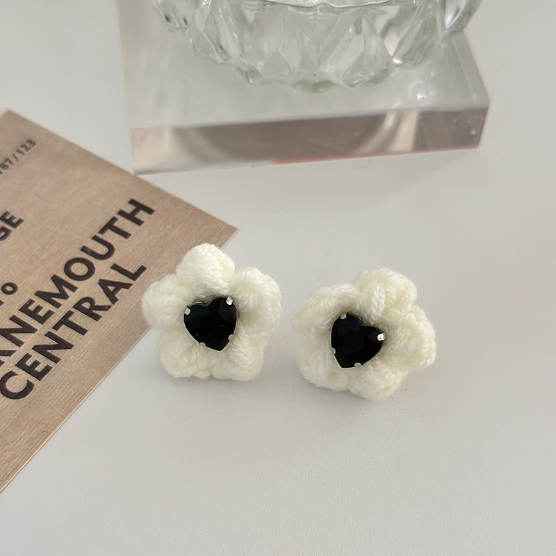 Women's Niche Plush Flower Pearl Gentle Temperament Earrings