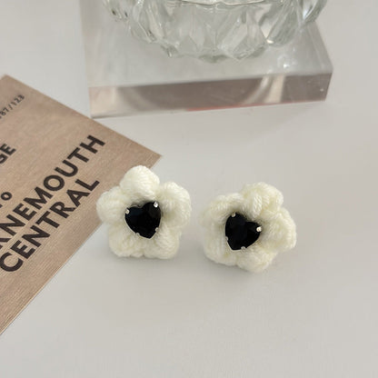 Women's Niche Plush Flower Pearl Gentle Temperament Earrings