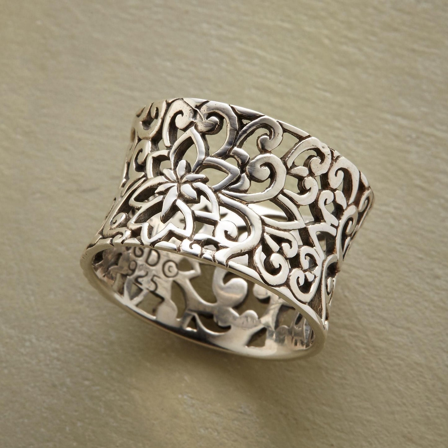 Women's Ornament Vintage Hollow Flower Metal Trendy Rings