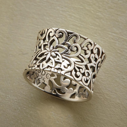 Women's Ornament Vintage Hollow Flower Metal Trendy Rings