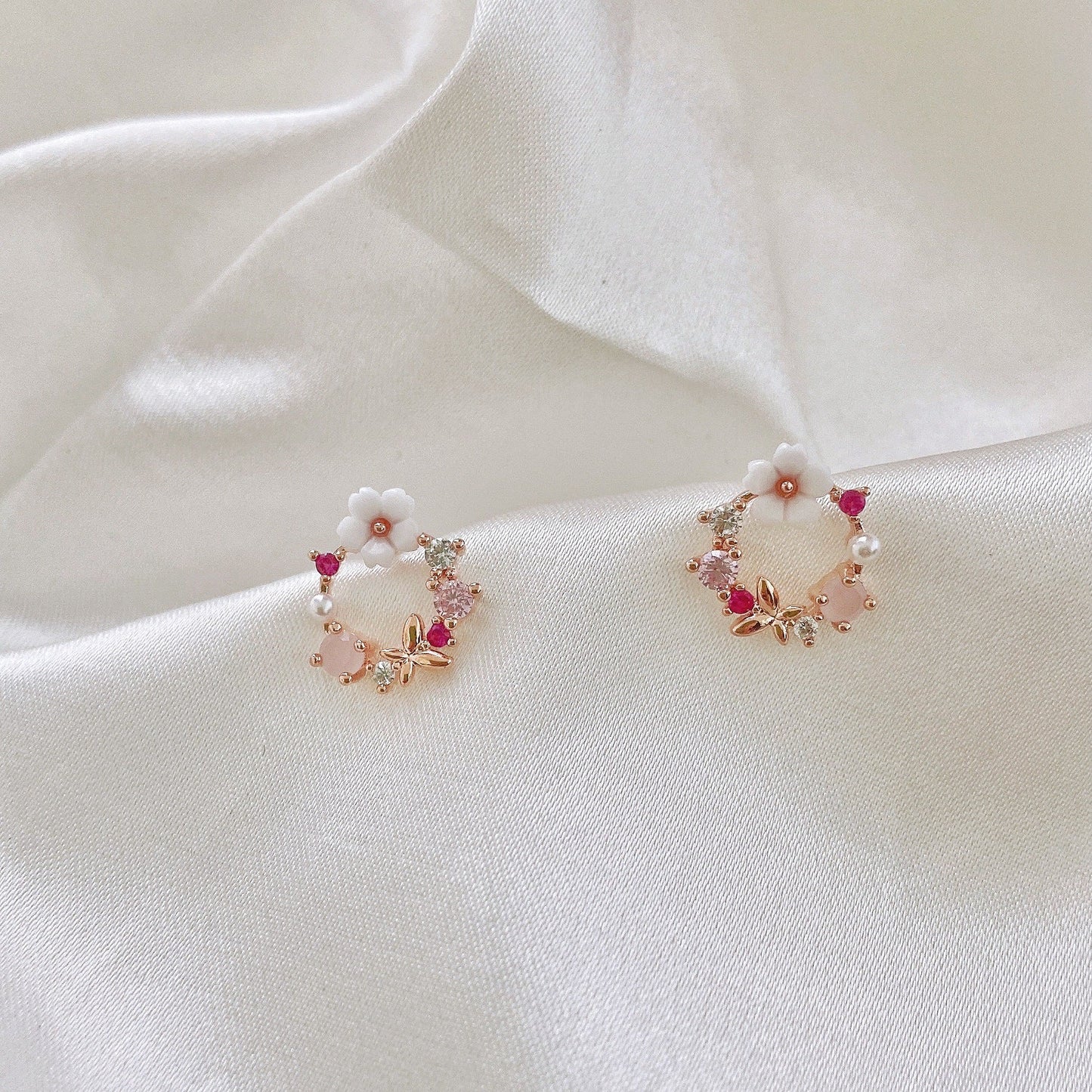 Fresh Pink Zirconium White Flower Mosquito Earrings