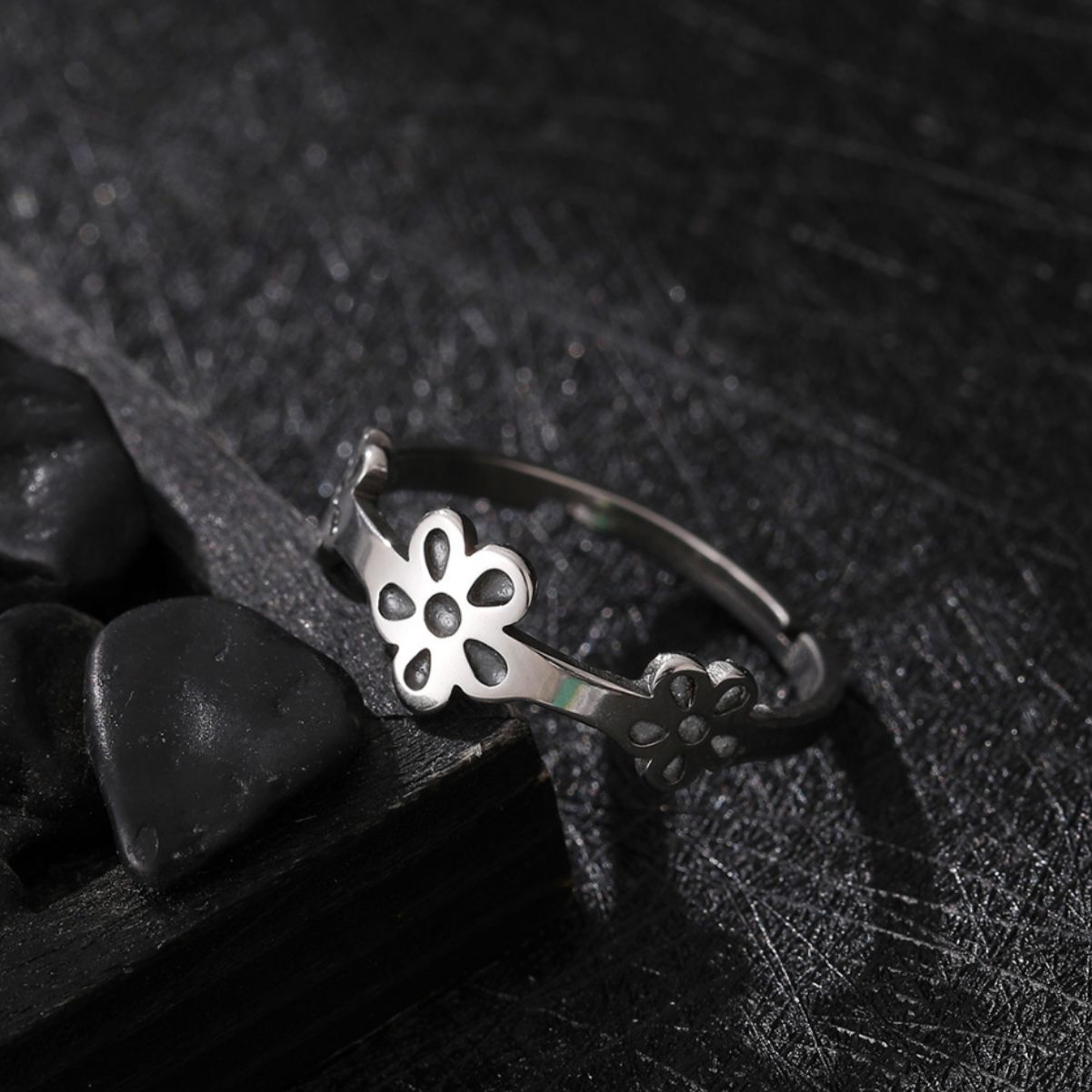 Cute Night Glow Ornament Fashion Geometric Stainless Steel Rings