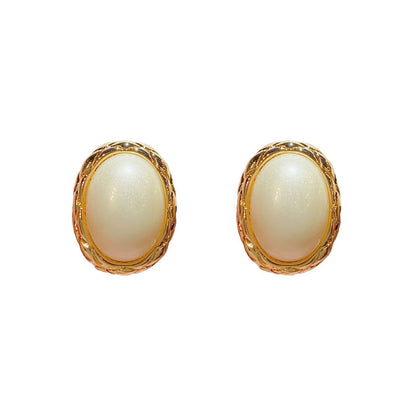 Women's Retro Metal Oval Pearl For Simplicity Earrings