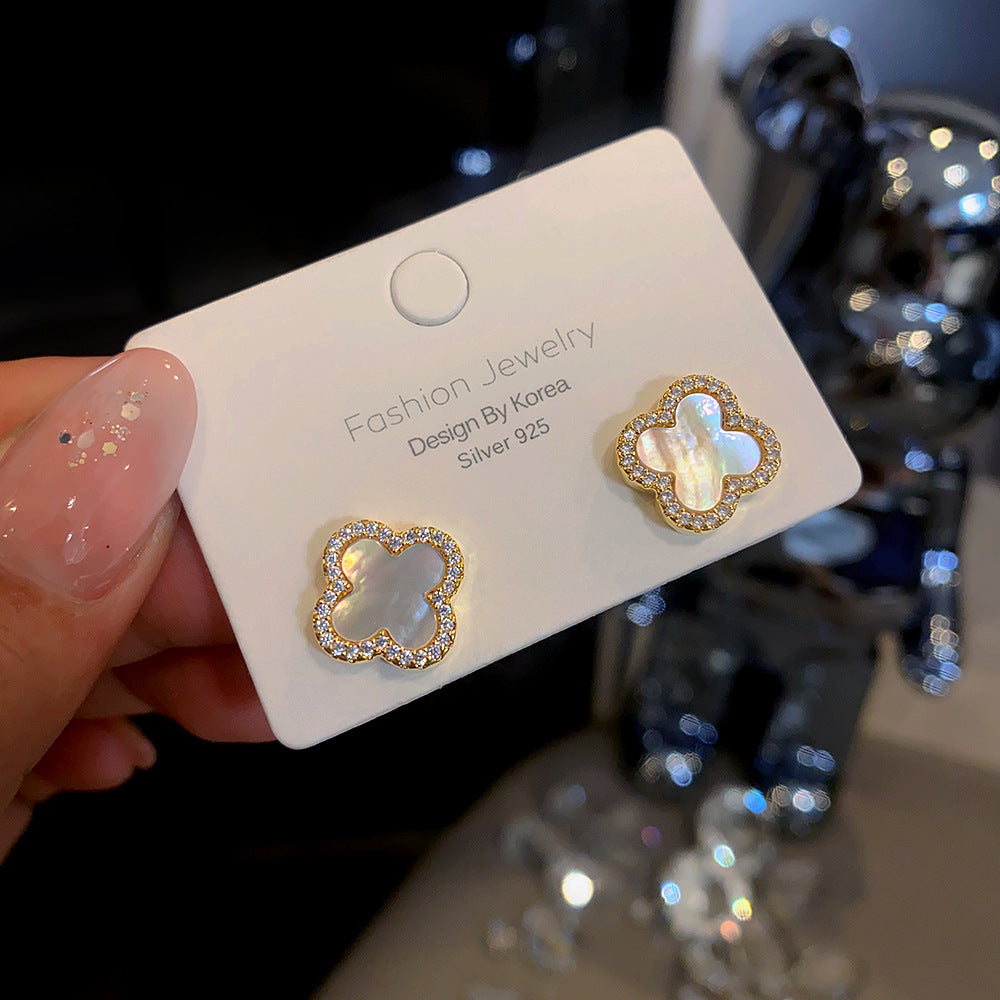 Women's Natural Shell Sier Gray Colored Light Earrings