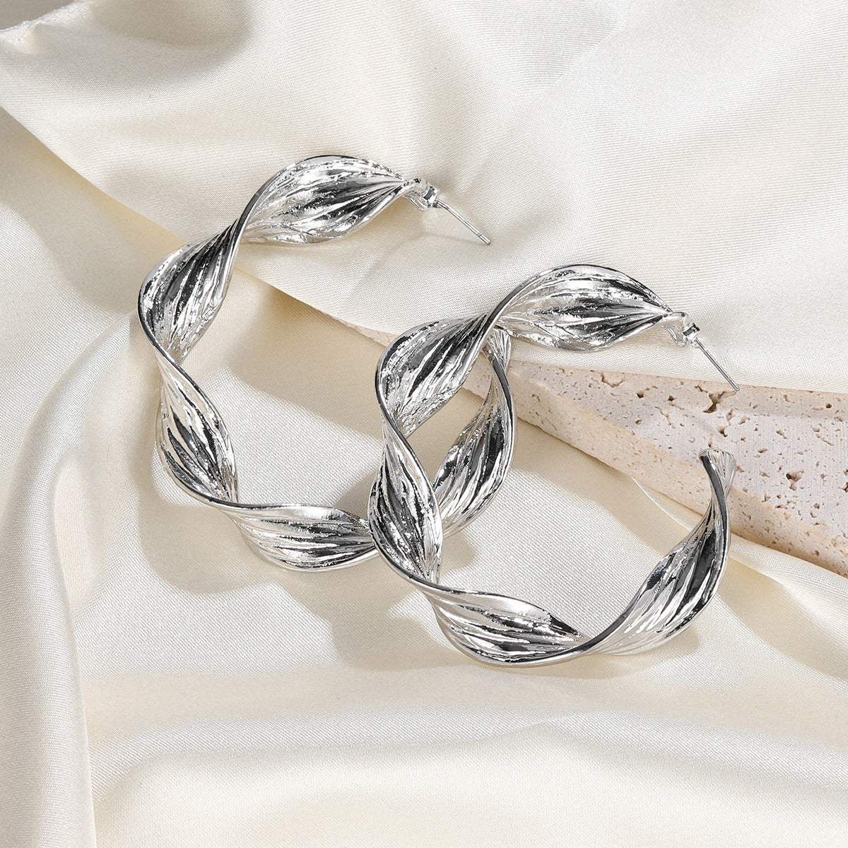 Women's Summer Metal Alloy Exaggerated Shaped Retro Earrings