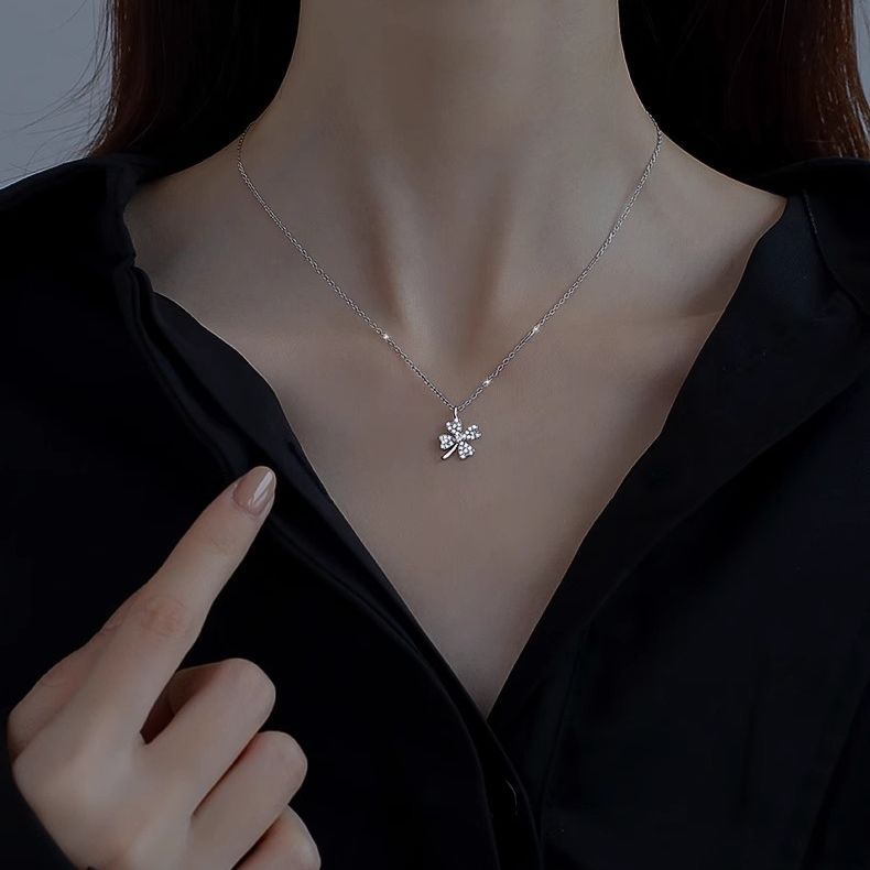 Women's Four-leaf Clover For Special Interest Light Necklaces