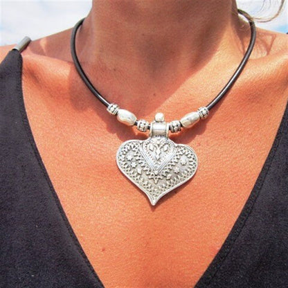 Retro Pattern Love Heart Exaggerating Pendant Female Necklaces