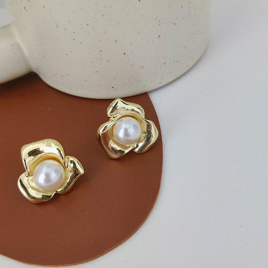 Women's Needle French Style Retro Debutante Camellia Earrings