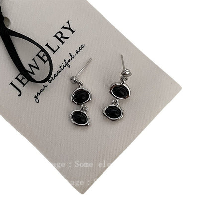 Vintage Court Black Long Niche Exaggerated Earrings