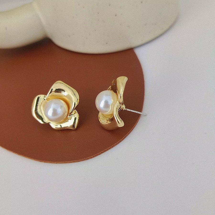 Women's Needle French Style Retro Debutante Camellia Earrings