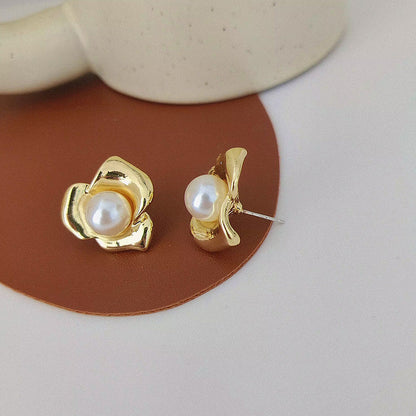 Women's Needle French Style Retro Debutante Camellia Earrings