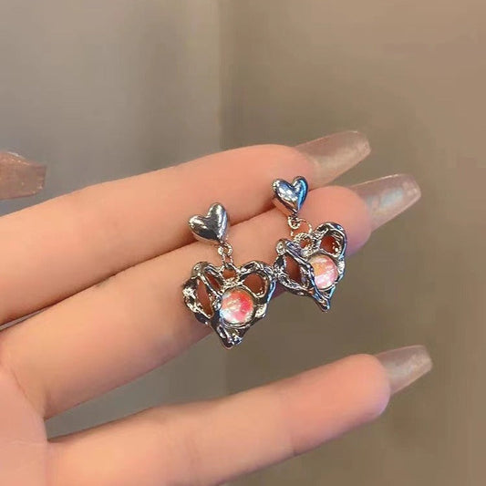 Women's Light Luxury Personality Sweet Cool Style Love Heart Earrings