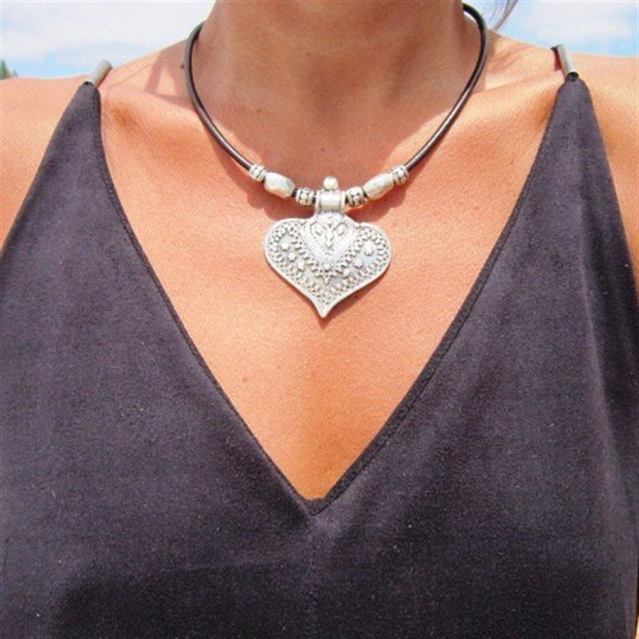 Retro Pattern Love Heart Exaggerating Pendant Female Necklaces