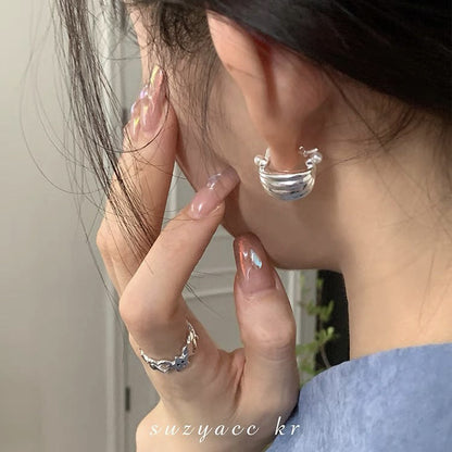 Niche Design Striped Pearl Female Personality Earrings