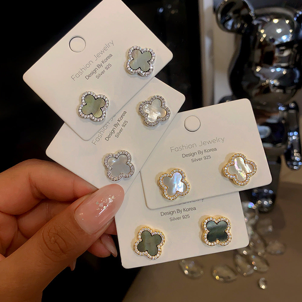 Women's Natural Shell Sier Gray Colored Light Earrings