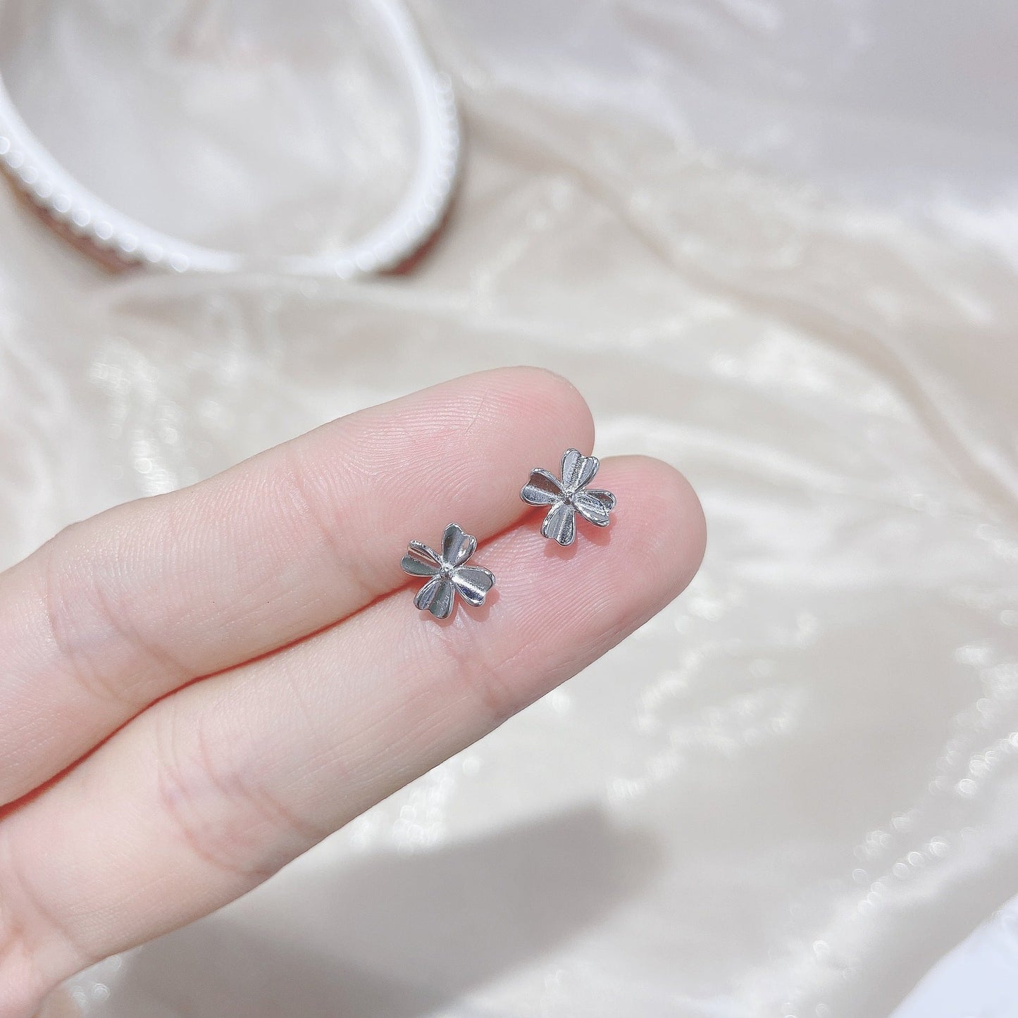 Sier Female Simple And Compact Delicate Earrings