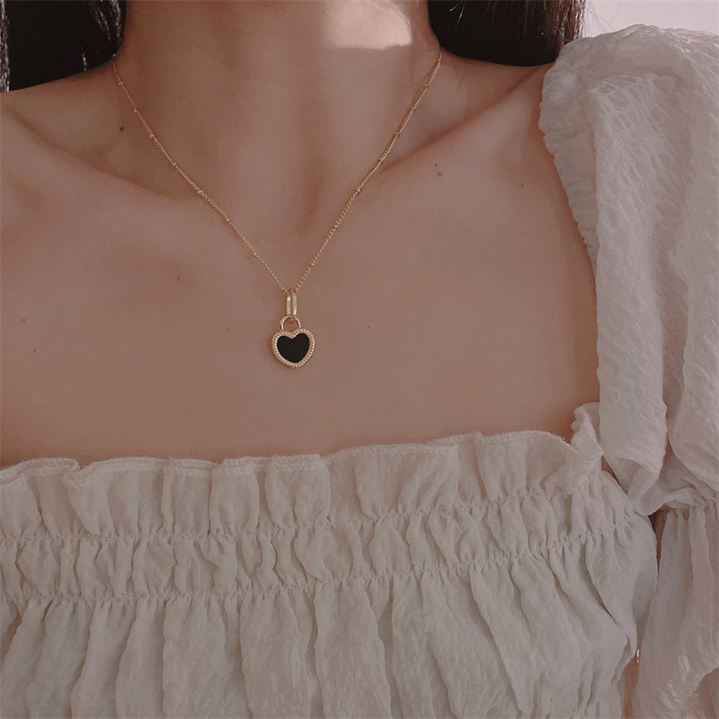 Women's Simple Gold-plated Black Heart Pendant For Niche Necklaces