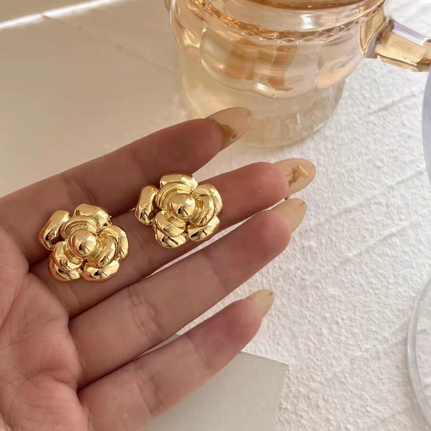 Retro Classic Camellia High-grade Three-dimensional Flower Earrings