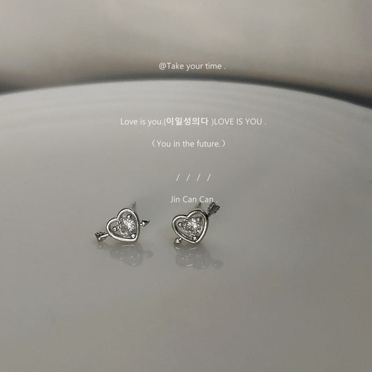 The Heart Sier Needle Inlaid Zircon Earrings