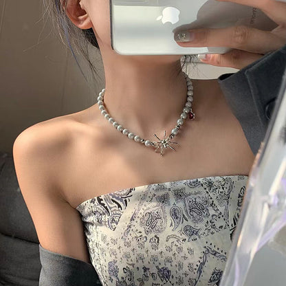 Sweet Cool Hot Spider Reflective Pearl Necklaces