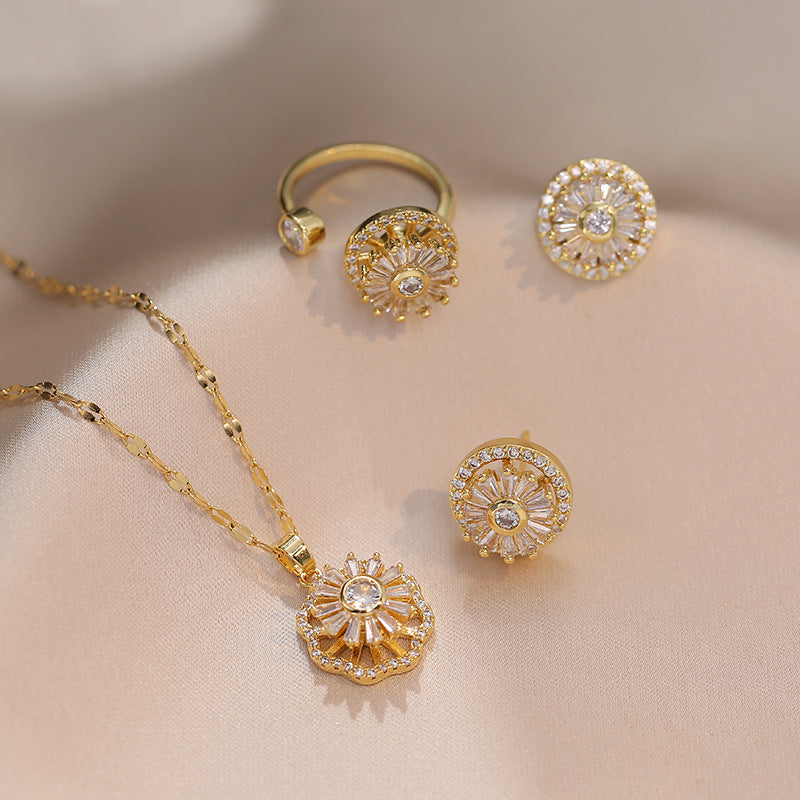 Women's Good Luck Comes Temperament Wild High-grade Necklaces