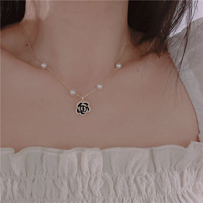 Women's Flower Pendant Pearl Niche Design High-grade Necklaces